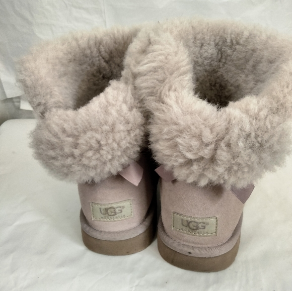 UGG🔴Classic bailey bow boots size 9 - Picture 7 of 12